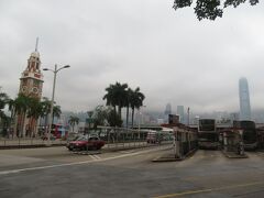 尖沙咀のスターフェリー乗り場からスターフェリーで香港島（中環）へ。