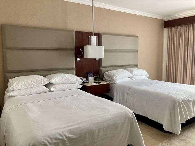 高温多湿のベラクルスですから、冷房はガンガンです。<br /><br />使いませんでしたが、スリッパとバスローブは１人分のみしかありませんでした。