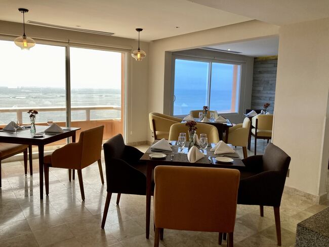 １８時半ごろにクラブラウンジに行きました。<br /><br />時間が早かったのか、利用しているのは私達のみ。