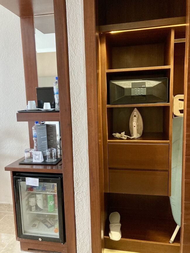 無料のペットボトルの水２本は毎日補充されますが、冷蔵庫のミニバーは、使用しても翌日の補充がありませんでした。