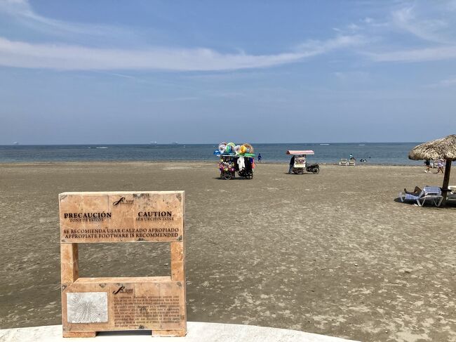 ホテル前のビーチです。プライベートビーチではありません。<br /><br />ペナチョ・デル・インディオという広範囲にわたるビーチで、ビーチ沿いをずっと歩いていくことができます。