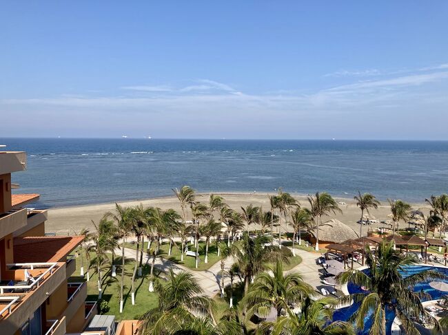 広いベランダ付きの部屋もあるのですが、クラブフロアの部屋のベランダは狭いのでテーブルセットはありません。<br />