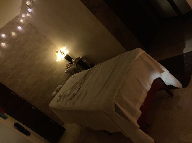 ディープティシューマッサージにしたのですが、アロマオイルたっぷりだし背中はホットストーンだし、フェイシャルはサービスしてくれるし、凄いお得感がありました。