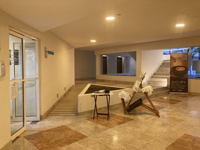 プールサイドでSPAのリーフレットを貰ったので、夕方早速予約して行ってみました。<br />PB階の一つ下の1階にあります。かなり小さなSPAで高級感はないです。