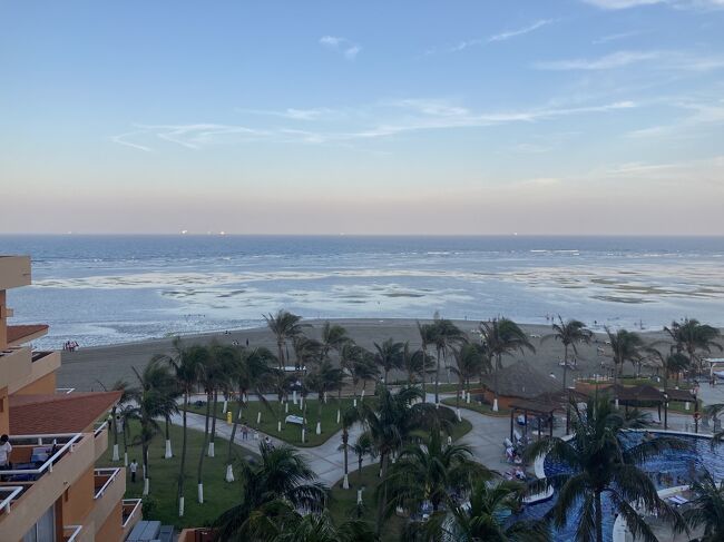 折角なので、inDriveでタクシーを呼び出しセントロに向かいます。<br />inDriveでは自分で値段を決めることができるのですが、ソカロまで約２０分１２０ペソでマッチングできました。