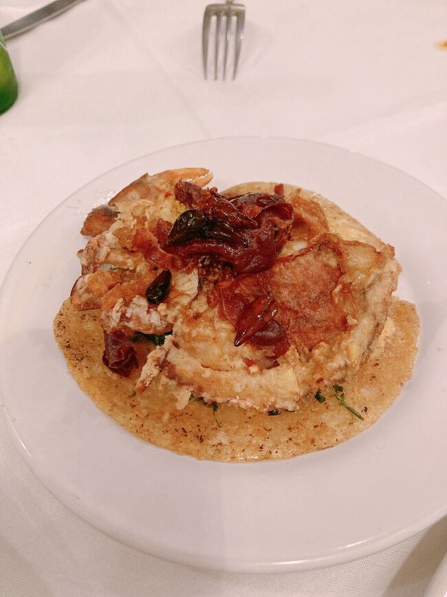 蟹のタコス１２５ペソ。<br />本当はもっとがっつりシーフードを食べたっかけど、何せお腹いっぱいで・・・<br /><br />