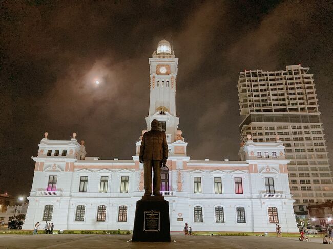 灯台ファロ・カランサ<br /><br />途中露店でりんご飴を購入。観光地価格で１本４０ペソ。