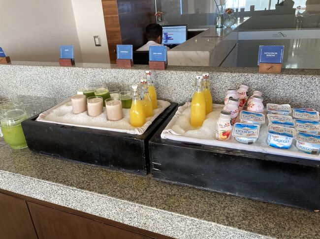 Arantziaでの朝食ブッフェも気になりましたが、２日とも朝食はラウンジでいただきました。<br />ジュースは果汁１００％です。<br /><br />アルコールは用意がなかったけど、言えば持ってきてくるのかも？不明です。