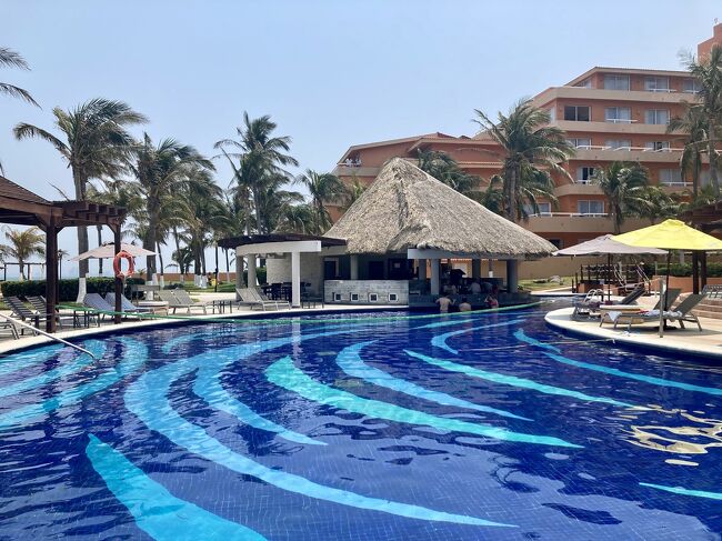 この日は午前中からピーカンだったので、日焼けを避けて室内プールとジャグジーを楽しみました。