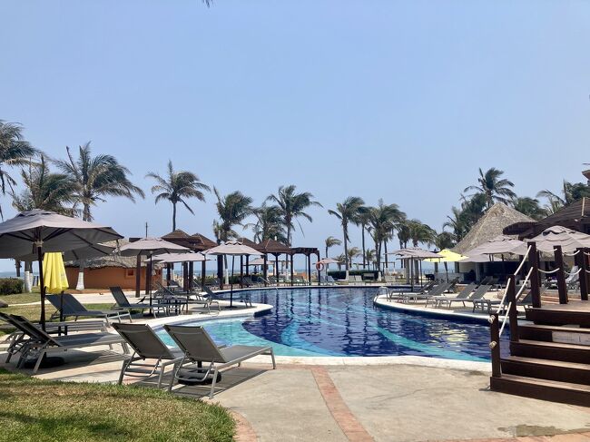 ２日間という短い間でしたが、カンクンやロスカボスの超が付く高級リゾートは全く異なる、メキシコ庶民のリゾートと言われるベラクルスのビーチを満喫できました。<br /><br />ただホテル内で満腹になってしまい、グルメのほうが全然だったのが心残り。