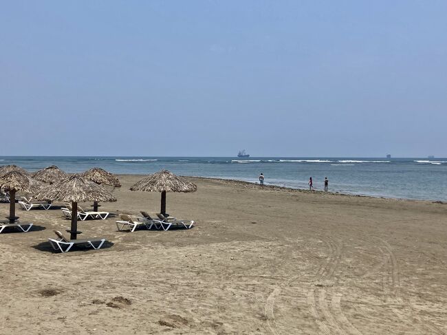 ビーチも閑散としています。<br /><br />カップルでグランドフィエスタアメリカーナに来るなら、絶対平日がお薦め。<br />週末は３世代旅行の大家族グループや子供たちで、にぎやかすぎる。<br />