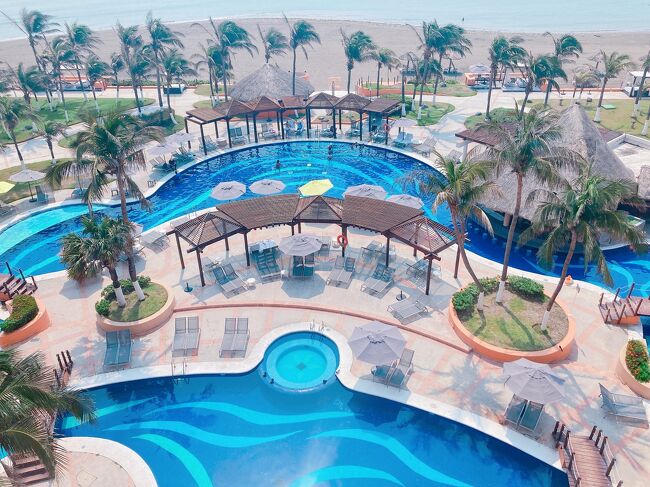 最終日である月曜日。<br />週末が嘘のようにゲストが減りました。<br /><br />が、クラブラウンジの朝食(9時半ごろ）は最終日が最も混んでいて満席でした。