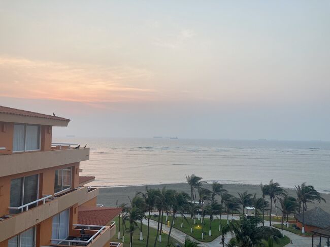 セントロからの帰りも１２０ペソでホテルまで戻れました。<br /><br />翌朝は残念ながら美しい日の出は見られず。<br /><br />