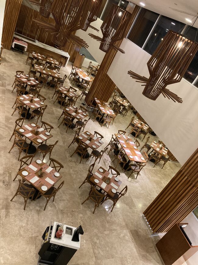 閉店後のArantziaの様子。<br />他にも、ランチから営業するRosattoというイタリアンレストランがあります。<br /><br /><br />残念ながら我が家は２つとも利用せず。