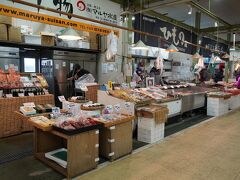 金沢港いきいき魚市
　正月用に、カズノコ,かまぼこなどたくさん買いました。