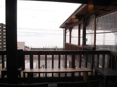 渋滞で３０分以上遅れたため予定していた近江今津のウナギをやめ、白ひげ十割そばで昼食です。