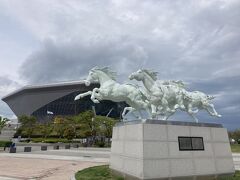 釜山で子供が楽しいところはどこかなと探して、水族館は高いしどうしようかなと思っていると、海洋博物館がなんと無料で、小さいけど水槽もあり、子供の遊び場もあるということで、行ってみることに。松島からバスで地味に遠かった。すごく大きくて立派な建物。