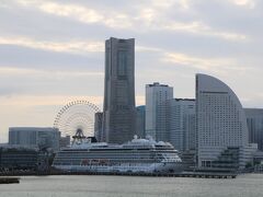 新港ふ頭に停泊中のバイキング・オリオン