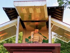 からくり時計
時計が開いて、能を舞います