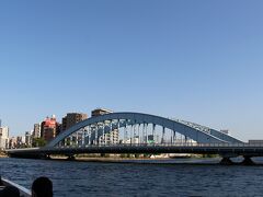 今回のクルーズは、日本橋川から隅田川へ出て、お台場あたりまで行く「東京湾クルーズ70分コース）。

永代橋です。

ここから隅田川。