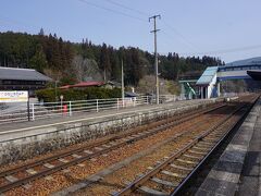 ●JR/飛騨一ノ宮駅

列車を待ちながら、「山の春」を感じていました。
どこかでウグイスが鳴いてくれないかな（笑）？？？