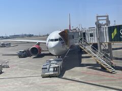 今回は成田空港出発です。
エアアジア航空利用9:15出発の予定が前日のメールで
10:45出発に変更ということでした。

では、行ってきます。