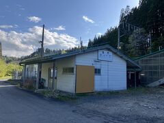 そして津軽湯の沢駅
古遠部温泉の玄関口
今冬季は全て通過の
閉鎖駅に

古遠部行く人ぐらいしか
降りないかも