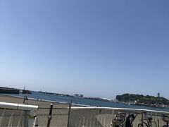 江ノ島が見えてきました。