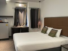 今回お世話になるホテルです。なかなか値段の割に綺麗です。
最寄りの駅からは3分程でした。