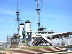 三笠公園の突き当りの海沿いに、記念艦 三笠です。

