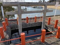 １の鳥居のそばの井戸、日本三代霊泉の一つ忍潮井