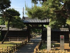 日本最古の学校、足利学校 その創建は奈良時代とも平安時代ともいわれています。学校門、大成殿、杏壇門など江戸時代の建造物が残されています。