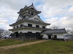 一応観光として、館山城に向かう。