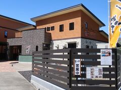 王湯の近くある「やまきぼし」でランチとします。温泉旅館ですが、食事処としてランチとディナーの営業も行っています。