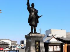 堀尾吉晴公の像