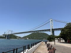 関門橋の近くまでやってきました。大きい橋です。
和布刈公園で潮風にあたりながら小休憩。
関門海峡は、日本海と瀬戸内海を繋ぐ海の大動脈なので船が何隻も通過していきます。
