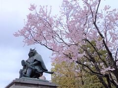 さて、東京に帰りますか！！！最後は春の武田信玄さまがお見送りしてくれました。