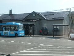 芦別駅。
じっくり撮れる時間はないので、これで。
ここから乗車も（もしかしたら、乗降とも）可能のはずですが、このときはなかったようでした。