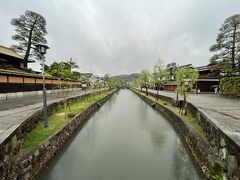 さて、メインの3日目。
9時過ぎに泊まっていたホテルまで友達に迎えに来てもらい、美観地区へ。
気を利かせて傘も2本持ってきてくれていたので、傘さして観光します。