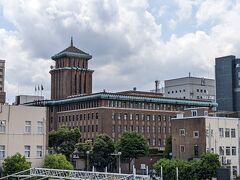 今回はここから日本大通り駅に向かい帰途につきます。

神奈川県庁が見えます。

