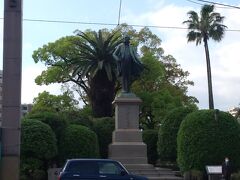 大久保利通の像です。
鹿児島には、街のあちころに像がたくさんありました。
歴史を大切にしている街だなぁ～と感じました。