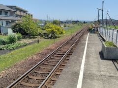 関のマーゴへ映画を見に長良川鉄道で関市まで移動します。
1線路の無人駅でこの日は晴天でした。
