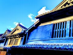 すると漆黒の建物が右手に現れるが、これは竹鶴酒造だ。竹鶴酒造といえば竹原の酒蔵で、創業が１７３３年、４００年もの歴史がある老舗だ。
