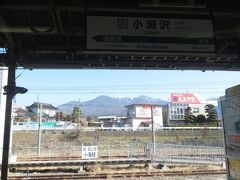 2023.03.11　松本ゆき普通列車車内
小淵沢に到着。