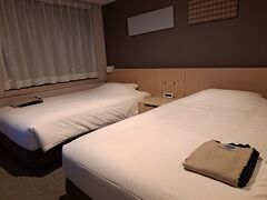 本日の宿はJRクレメントイン高松
駅前にJRホテルクレメント高松もあって紛らわしい。お値段もほとんど同じだったけど、ホテルクレメントの方が高級感がある感じ。
でも、クレメントインの方は大浴場とミラブルプラスが使えるってことで娘はクレメントインをチョイス。