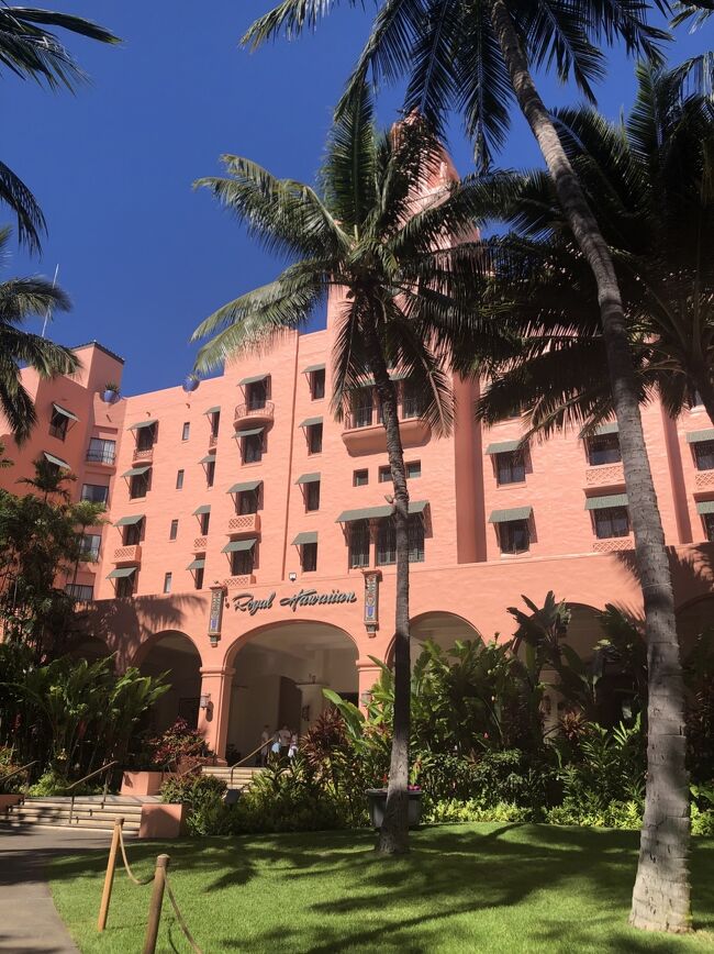 気を取り直してロイヤルハワイアンのベーカリーに行くことに。