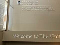 ロサンゼルス空港に着きました
入国審査でどんな質問をされるんだろう
別室に連れて行かれたらどうしようかなとかの心配なく
パスポート写真と顔を見合わせて　指紋を取って　
何の質問もなく　すんなり入国出来ました

パスポートにスタンプを押して貰えるように　お願いしたのですが　押して貰えず　
next！と言われてしまいました。
