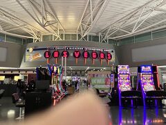 ラスベガス空港に着きました
いきなりカジノがあります