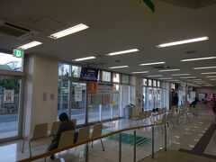 で、1時間30分ほどで佐賀県唐津市の［大手口］に到着。

ここは佐賀県北部を中心とした地域に路線網を延ばす昭和自動車バスの本拠たるバスセンター。
2011年に旧バスセンターからビル再開発で新しくなったとの事。10年ほど経ってますが、まだまだキレイ。