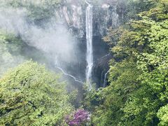 日本三名瀑、華厳滝！

ちょっとモヤがかかって、ぼやけているのが残念。